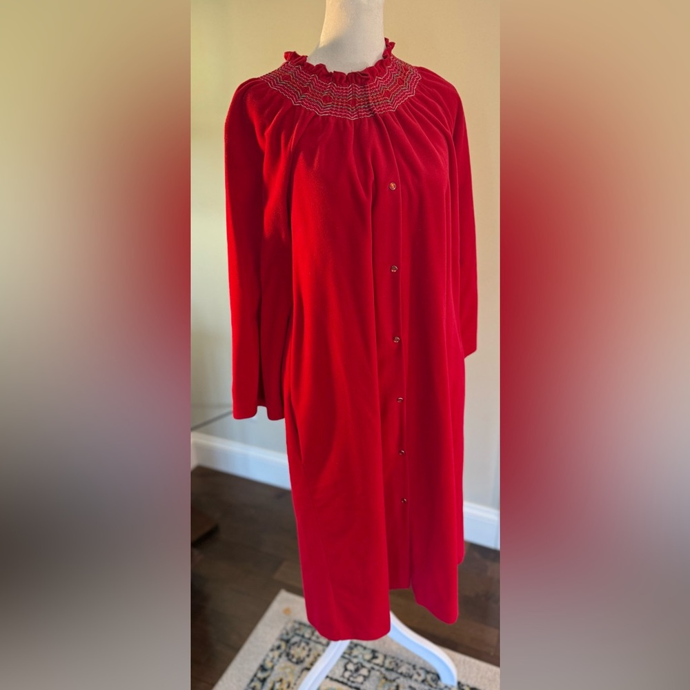 Vintage Vanity Fair Red Embroidered Housecoat Robe Smock Granny Chic Small Retro